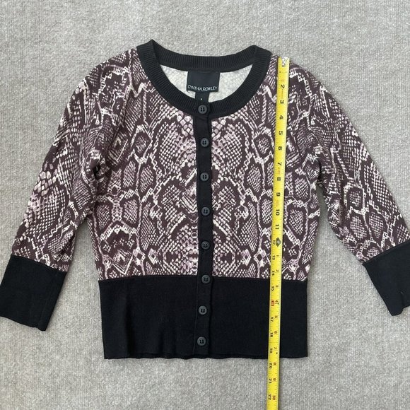 Cynthia Rowley Cropped Cardigan Womens Small Purple Snake Print 3/4 Sleeve Knit - Picture 5 of 6